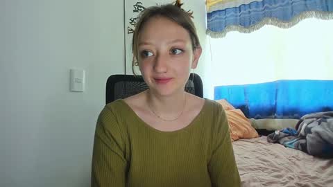 Snapshot of girlsativa chatting on 12/24/24, 03:58 Maze Thumbs up online show from 12/24/24, 03:58