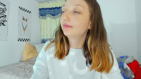 Snapshot of girlsativa chatting on 12/27/24, 02:04 Maze Thumbs up online show from 12/27/24, 02:04