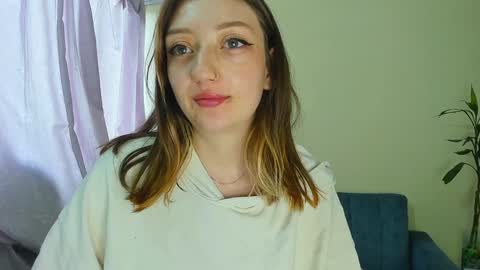 Snapshot of girlsativa chatting on 01/03/25, 12:08 Maze Thumbs up online show from 01/03/25, 12:08