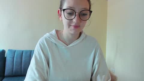 Snapshot of girlsativa chatting on 01/04/25, 04:00 Maze Thumbs up online show from 01/04/25, 04:00