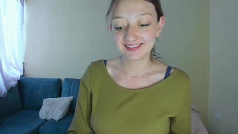 Snapshot of girlsativa chatting on 01/06/25, 12:35 Maze Thumbs up online show from 01/06/25, 12:35