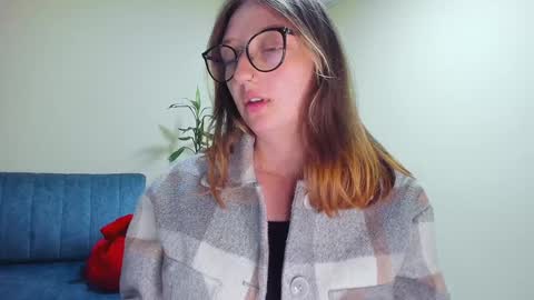 Snapshot of girlsativa chatting on 01/09/25, 01:50 Maze Thumbs up online show from 01/09/25, 01:50