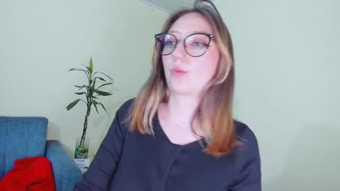 Snapshot of girlsativa chatting on 01/10/25, 02:14 Maze Thumbs up online show from 01/10/25, 02:14