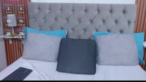 Gissell Saenz online show from 10/25/25, 04:24