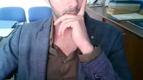 giuseppevai1 online show from 10/23/25, 09:08