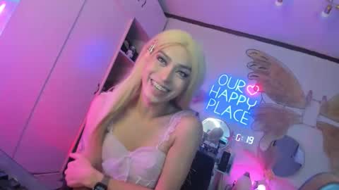 Snapshot of giveittokylie chatting on 09/20/25, 10:33 Kylie online show from 09/20/25, 10:33