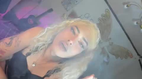 Snapshot of giveittokylie chatting on 09/25/25, 05:16 Kylie online show from 09/25/25, 05:16