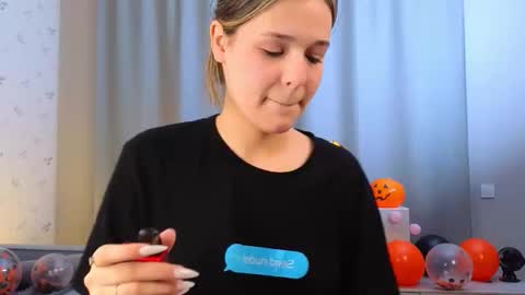 Michelle online show from 10/28/25, 02:59