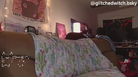 Snapshot of glitchwitch chatting on 12/19/24, 10:32 Glitch online show from 12/19/24, 10:32