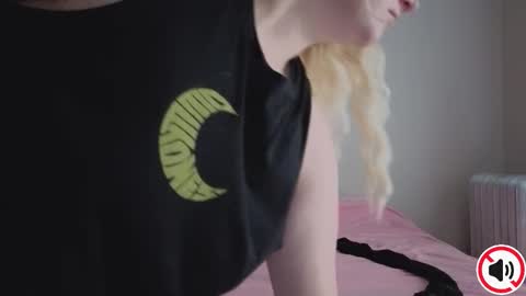 Snapshot of glitchwitch chatting on 10/19/25, 03:34 Glitch online show from 10/19/25, 03:34