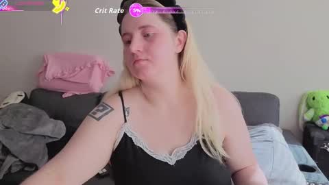 Snapshot of glitchwitch chatting on 11/07/25, 05:35 Glitch online show from 11/07/25, 05:35