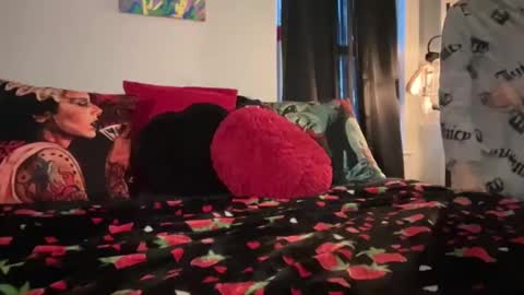 Snapshot of globberton chatting on 11/19/25, 09:37 Baby Bimbo online show from 11/19/25, 09:37