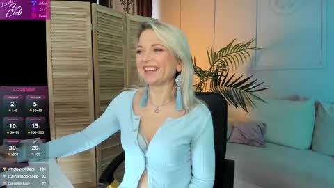 Snapshot of gloria_lovely chatting on 03/04/25, 01:59 Gloria online show from 03/04/25, 01:59