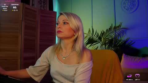 Snapshot of gloria_lovely chatting on 09/09/25, 10:59 Gloria online show from 09/09/25, 10:59