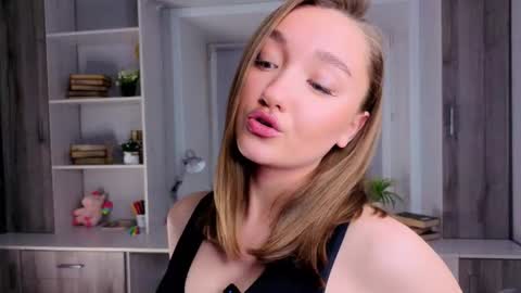 Mary  online show from 11/03/25, 11:33