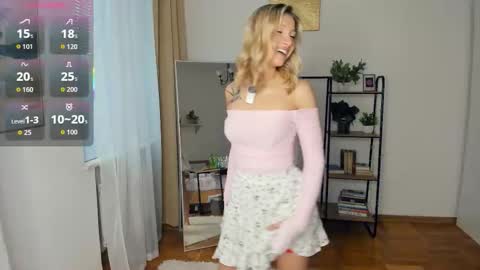 Snapshot of glossybabe_ chatting on 10/10/25, 08:24 Cherry online show from 10/10/25, 08:24