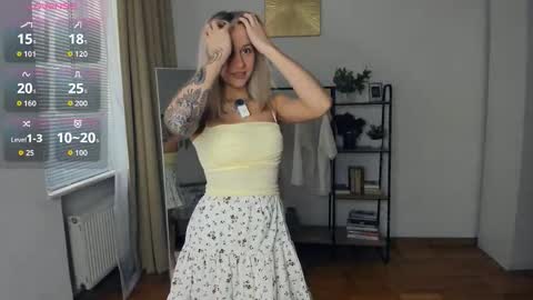 Snapshot of glossybabe_ chatting on 10/23/25, 07:18 Cherry online show from 10/23/25, 07:18