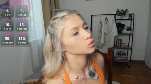 Snapshot of glossybabe_ chatting on 11/02/25, 07:22 Cherry online show from 11/02/25, 07:22