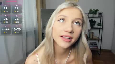 Snapshot of glossybabe_ chatting on 11/06/25, 07:42 Cherry online show from 11/06/25, 07:42