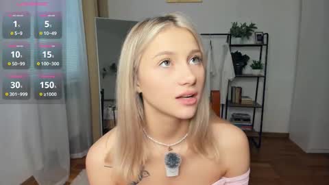 Snapshot of glossybabe_ chatting on 11/09/25, 07:50 Cherry online show from 11/09/25, 07:50