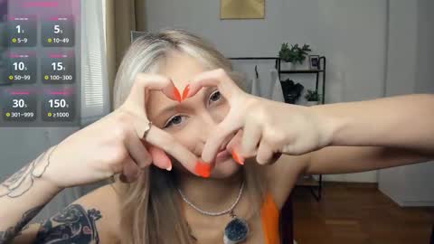 Snapshot of glossybabe_ chatting on 11/19/25, 07:41 Cherry online show from 11/19/25, 07:41