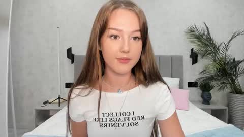 Snapshot of go0d_grl chatting on 10/23/25, 08:46 Lina online show from 10/23/25, 08:46