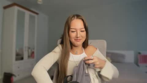 Snapshot of go0d_grl chatting on 10/28/25, 08:40 Lina online show from 10/28/25, 08:40