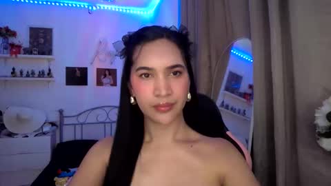 Snapshot of god_of_angel_08 chatting on 11/29/25, 03:15 Angel Rose online show from 11/29/25, 03:15