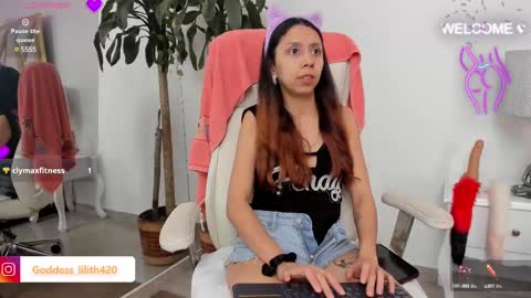 Snapshot of goddess__lilith_ chatting on 12/15/24, 02:30 Lilith online show from 12/15/24, 02:30