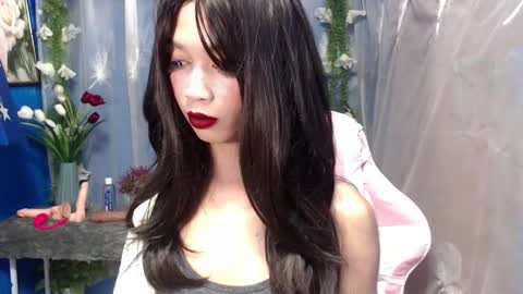 Snapshot of goddess_ayah chatting on 10/23/25, 04:17 Ayah online show from 10/23/25, 04:17