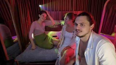   330 UTC2 girls   online show from 11/07/25, 03:17