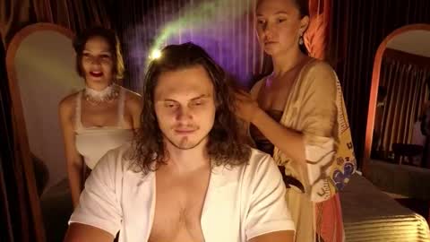   330 UTC2 girls   online show from 11/22/25, 03:38