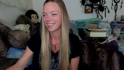 Snapshot of goddess_of_mars chatting on 10/16/25, 02:51 Patricia Mars Goddess of Mars twitter thegoddessmindy online show from 10/16/25, 02:51