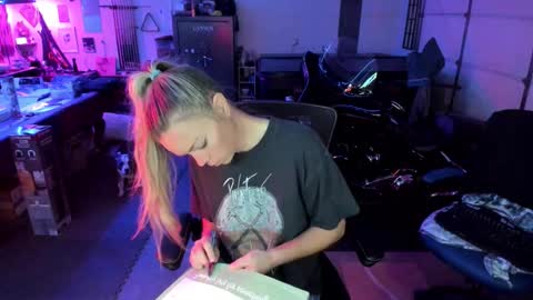 Snapshot of goddess_of_mars chatting on 10/23/25, 02:38 Patricia Mars Goddess of Mars twitter thegoddessmindy online show from 10/23/25, 02:38