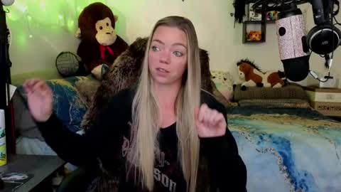 Snapshot of goddess_of_mars chatting on 11/11/25, 04:40 Patricia Mars Goddess of Mars twitter thegoddessmindy online show from 11/11/25, 04:40