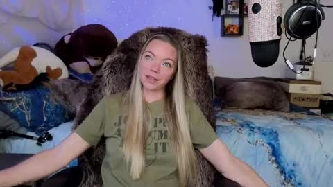 Snapshot of goddess_of_mars chatting on 11/18/25, 04:22 Patricia Mars Goddess of Mars twitter thegoddessmindy online show from 11/18/25, 04:22