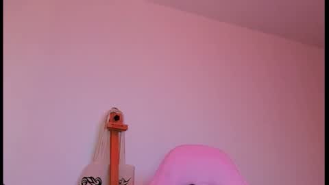 Snapshot of goddess_vee_ chatting on 10/15/25, 10:43 vee online show from 10/15/25, 10:43