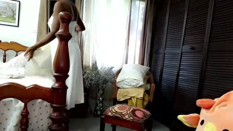 Snapshot of goddess_xandra_xquisite chatting on 03/12/25, 12:04 Xandra The Goddess online show from 03/12/25, 12:04