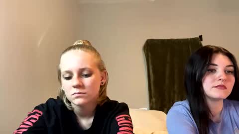 feyaa22 online show from 12/08/24, 07:00