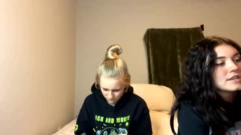 feyaa22 online show from 12/13/24, 11:39