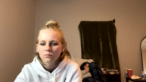 feyaa22 online show from 12/15/24, 12:07