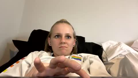 feyaa22 online show from 12/18/24, 02:10