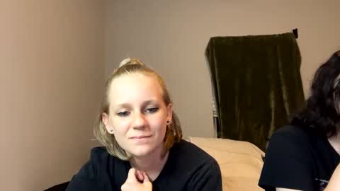 feyaa22 online show from 12/19/24, 02:01