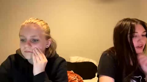 feyaa22 online show from 01/04/25, 12:59