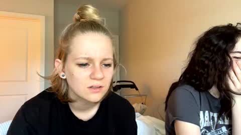 feyaa22 online show from 01/27/25, 04:43