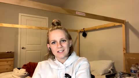 feyaa22 online show from 02/06/25, 01:27