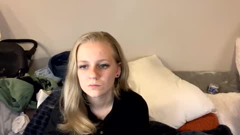 feyaa22 online show from 02/16/25, 02:42
