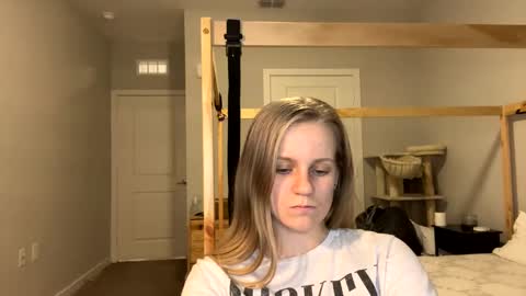 feyaa22 online show from 02/18/25, 01:54