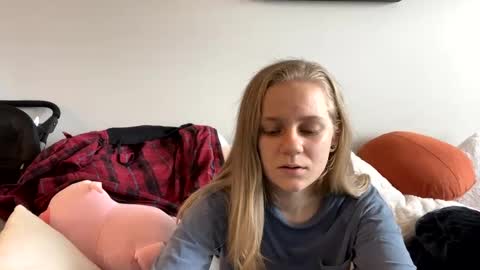 feyaa22 online show from 02/19/25, 04:33