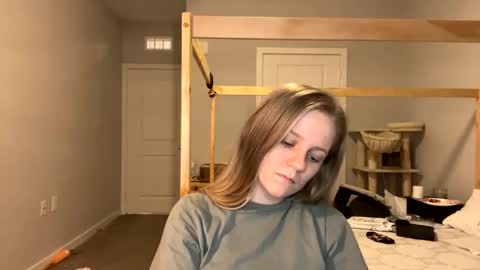 feyaa22 online show from 02/24/25, 01:57